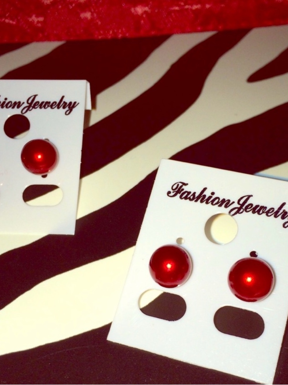 Red Pearl Stud Earring Set. - Picture 4 of 4